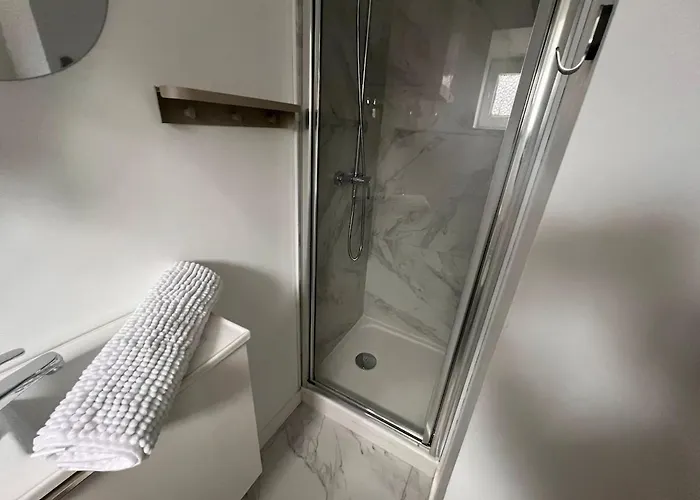Maisons Des Gemmes Divisés En 9 Appartement